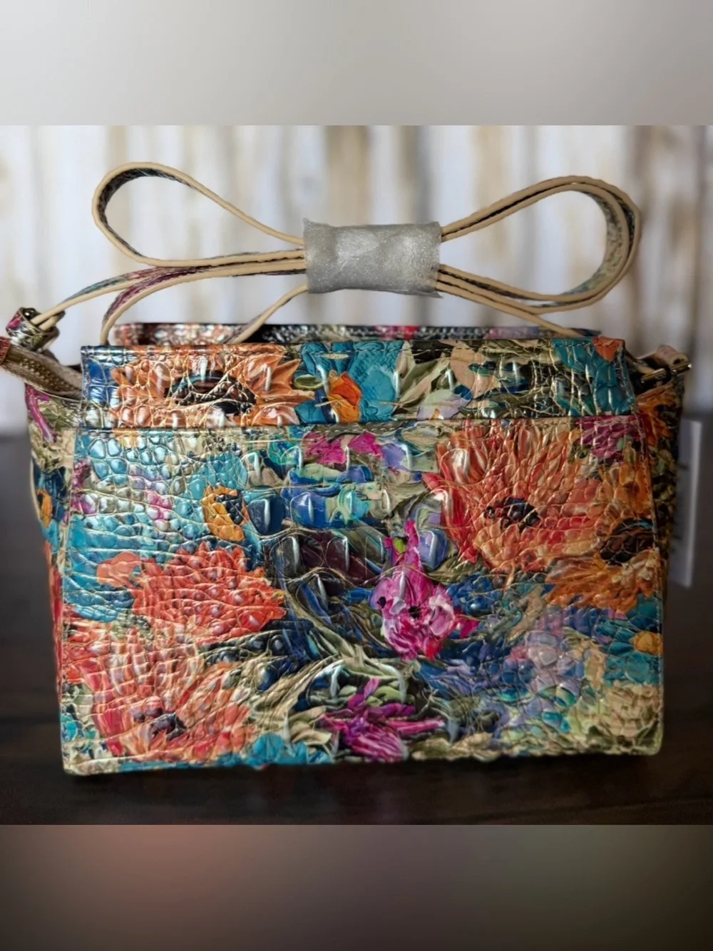 HARD TO FIND !!!! BRAHMIN HILLARY LASSO FLORAL PRINT LEATHER CROSSBODY NWT